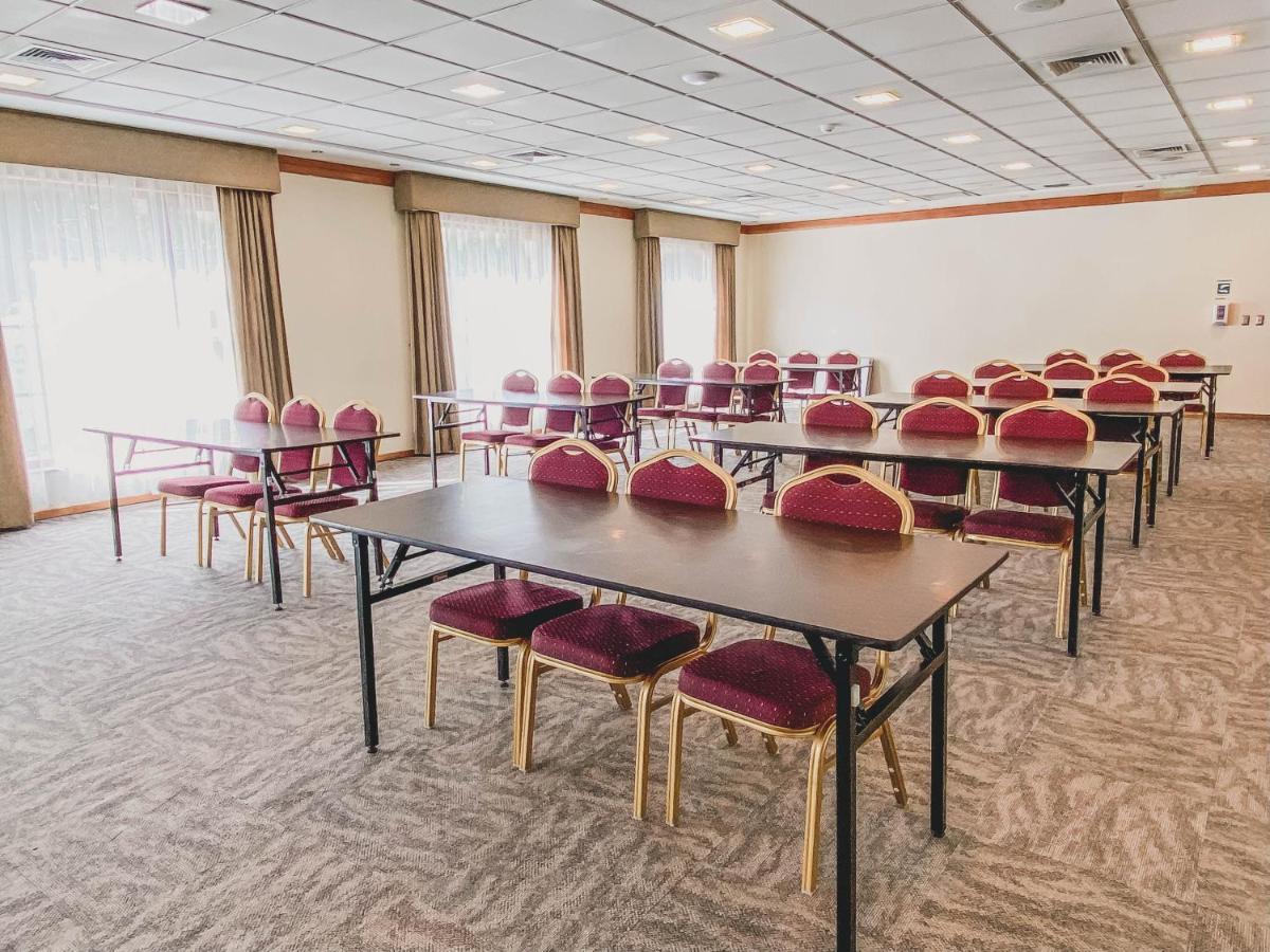 Hotel Diego De Almagro Coyhaique Eksteriør billede